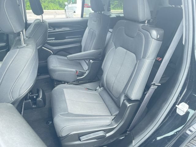 2022 Jeep Grand Cherokee L Laredo 4x4