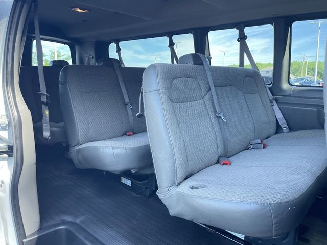2023 Chevrolet Express Passenger 3500 1LS
