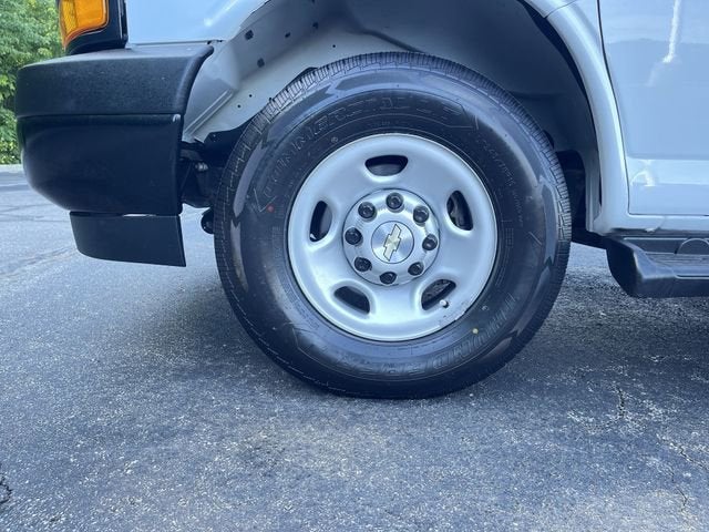 2023 Chevrolet Express Passenger 3500 1LS