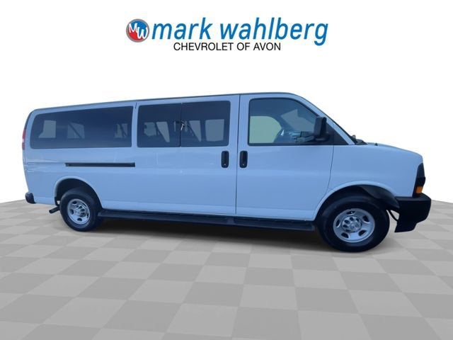 2023 Chevrolet Express Passenger 3500 1LS