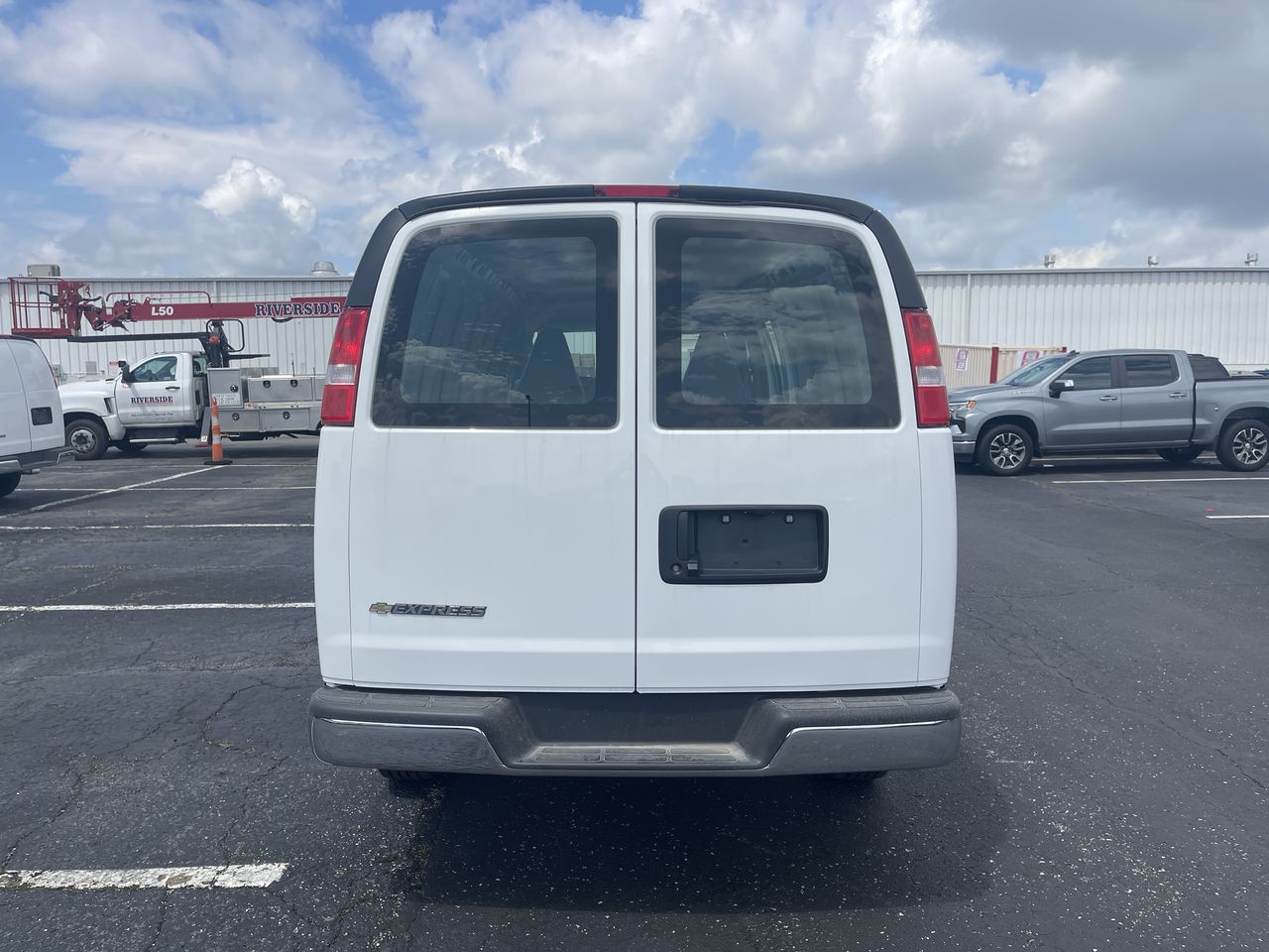 2025 Chevrolet Express Cargo WT