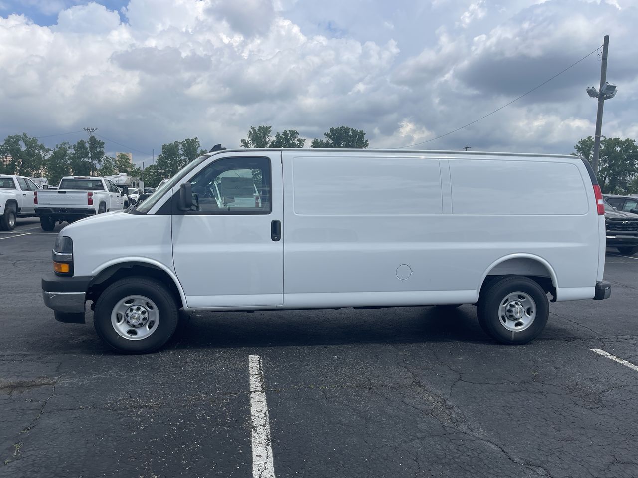 2025 Chevrolet Express Cargo WT