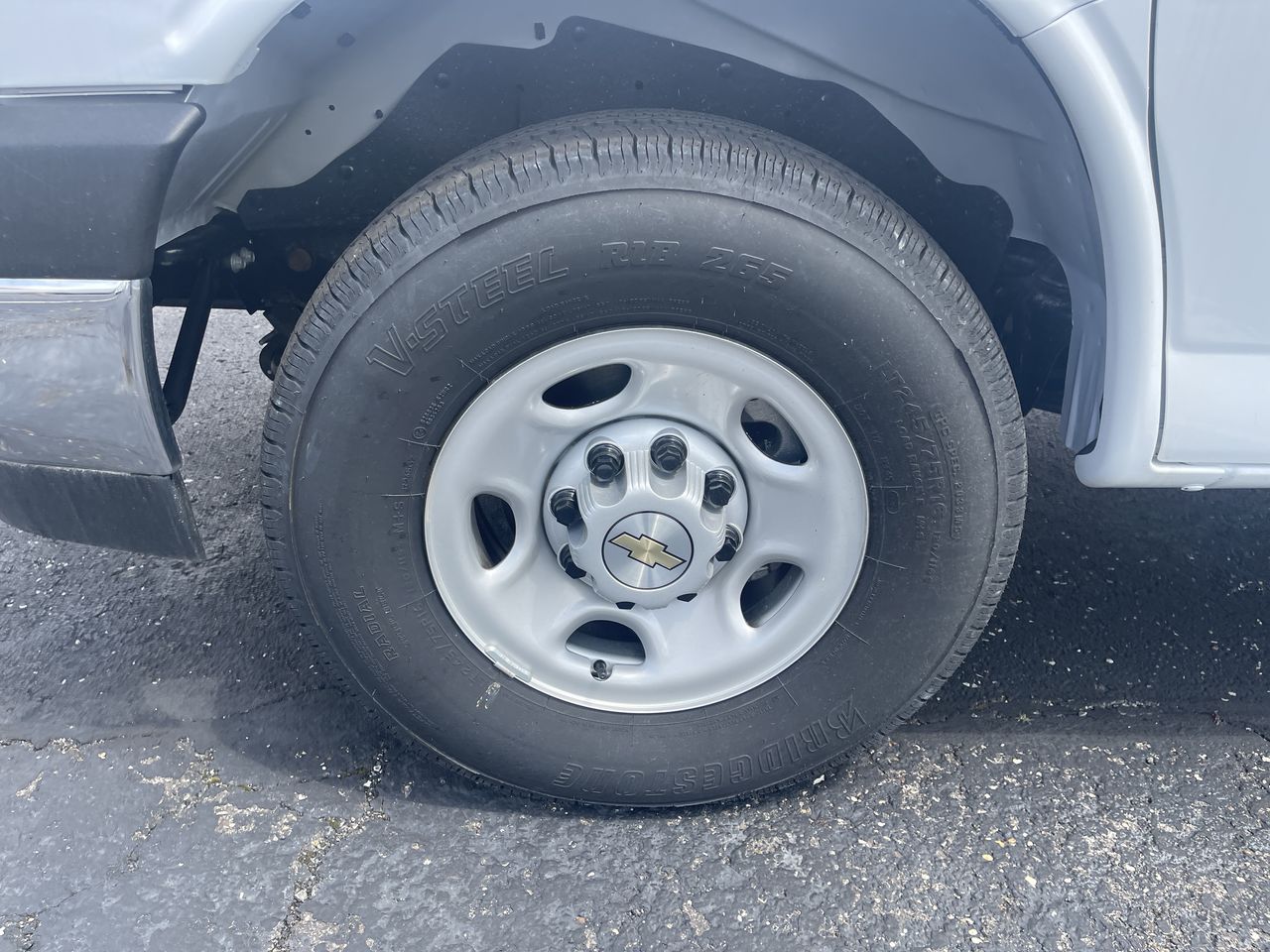 2025 Chevrolet Express Cargo WT