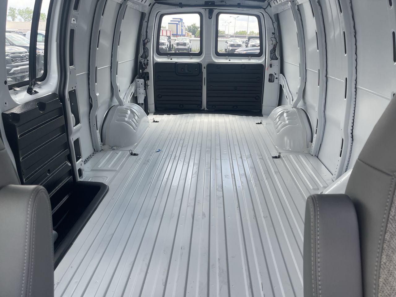 2025 Chevrolet Express Cargo WT