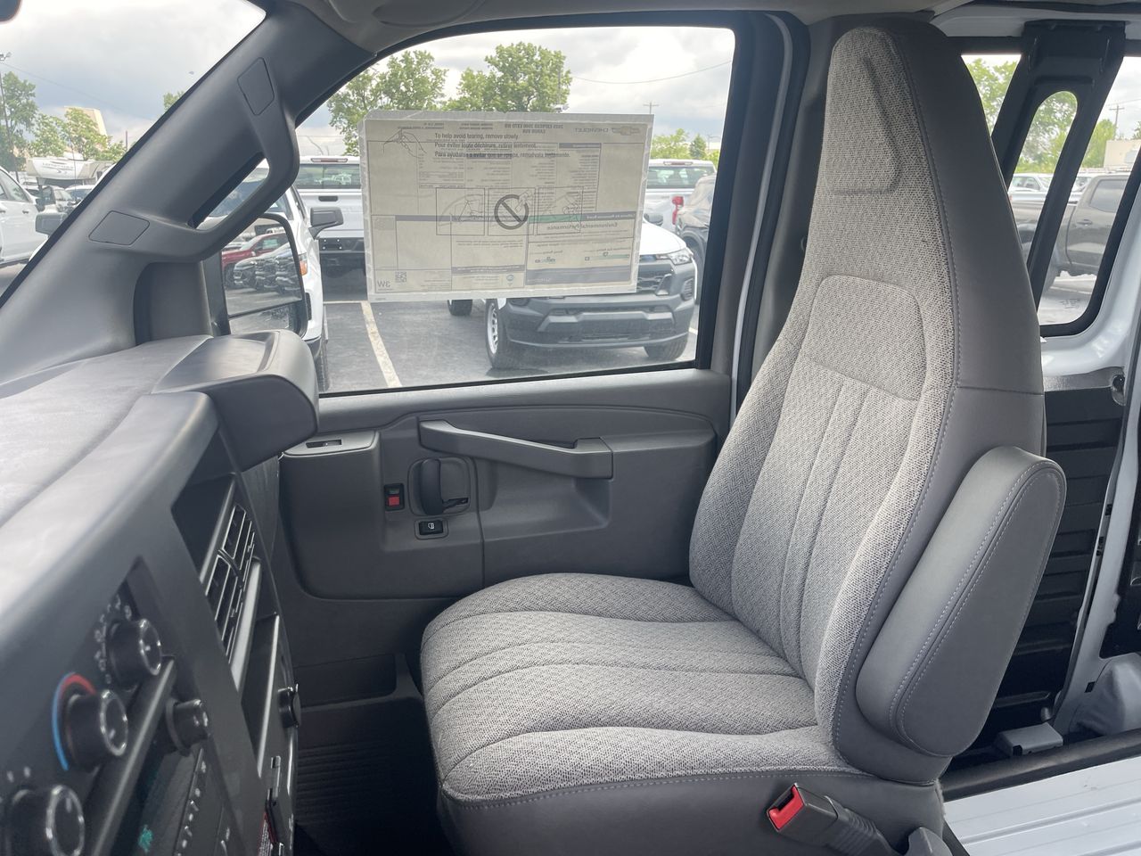 2025 Chevrolet Express Cargo WT