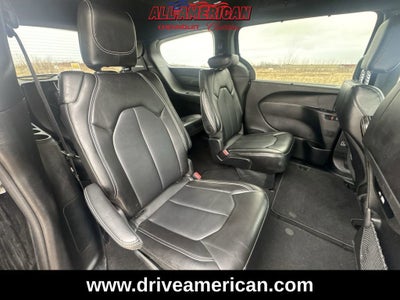 2025 Chrysler Pacifica Select