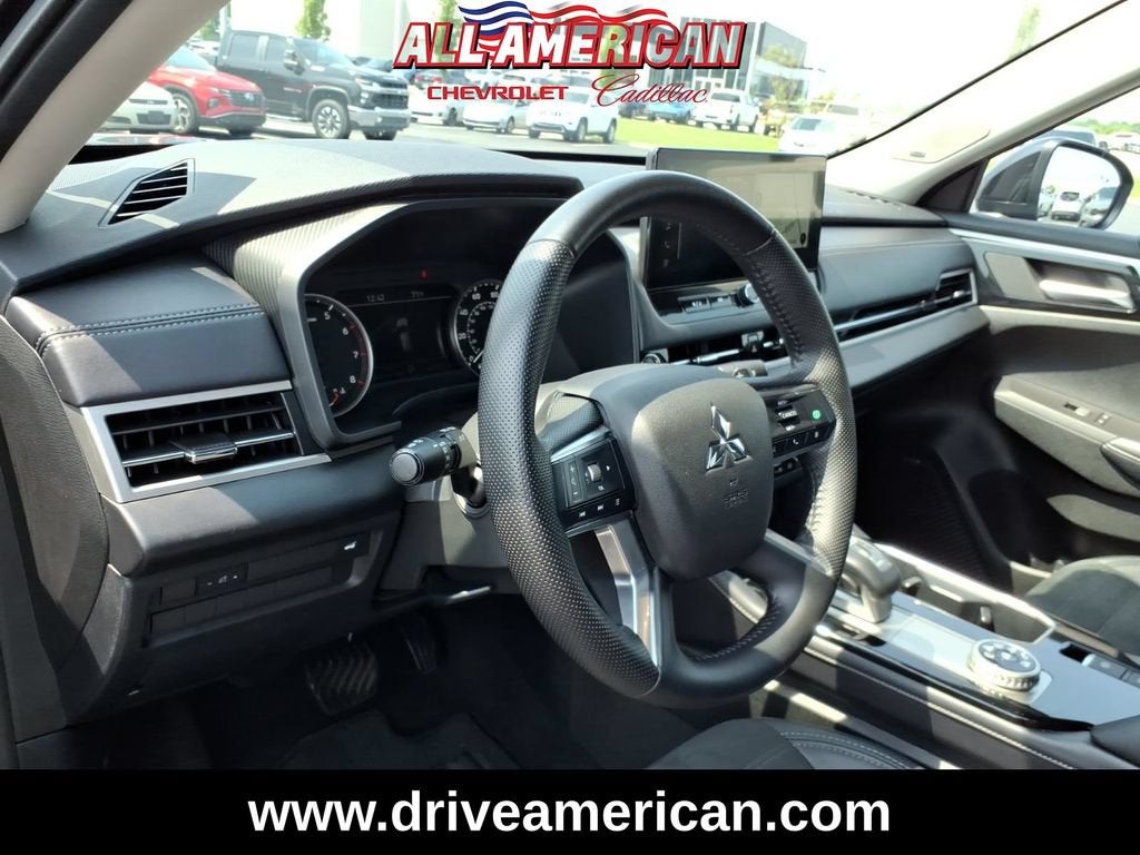 2025 Mitsubishi Outlander SE