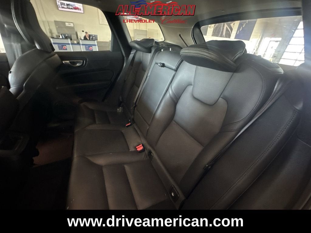 2024 Volvo XC60 Plus Dark Theme