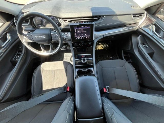 2023 Jeep Grand Cherokee Laredo 4x4