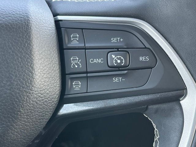 2023 Jeep Grand Cherokee L Laredo 4x4