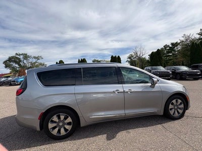 2018 Chrysler Pacifica Hybrid Limited