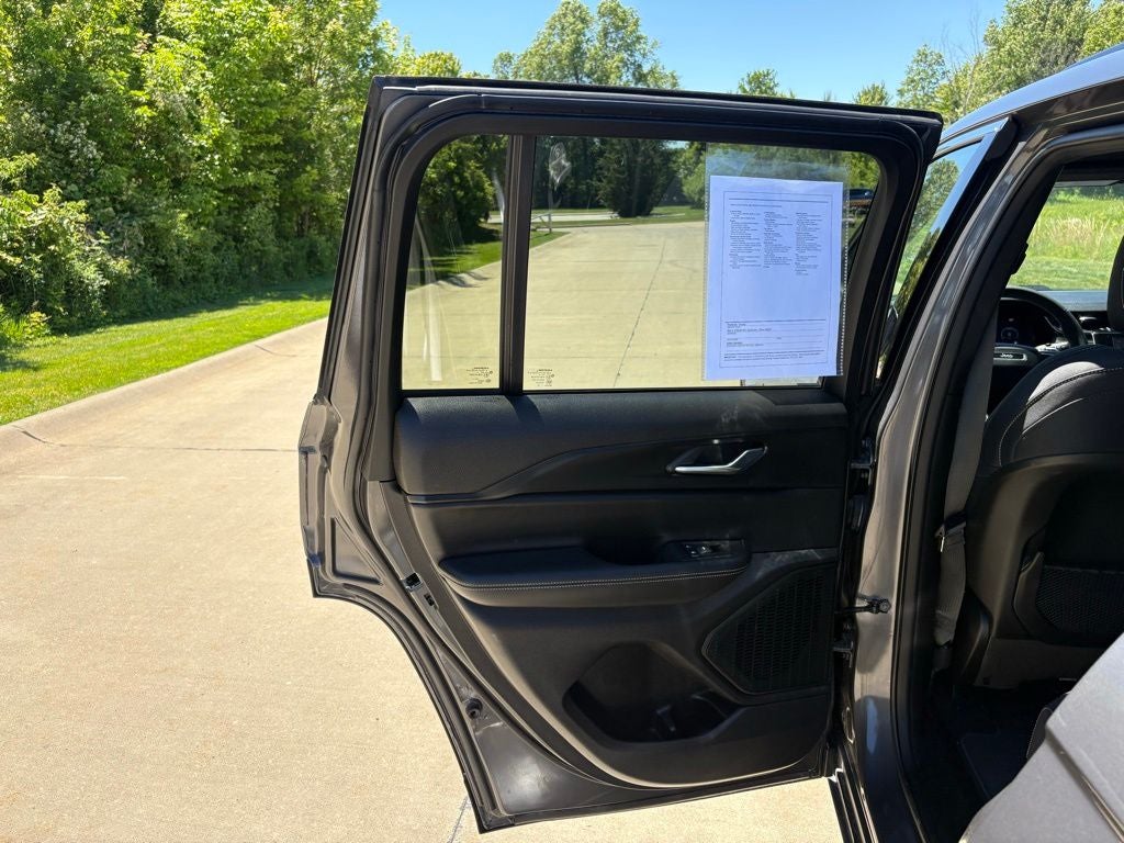 2025 Jeep Grand Cherokee Laredo