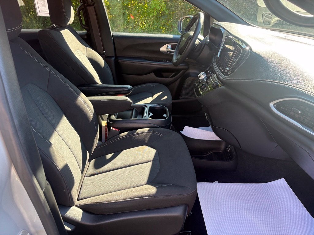 2023 Chrysler Pacifica Touring