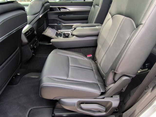 2023 Jeep Grand Wagoneer Base