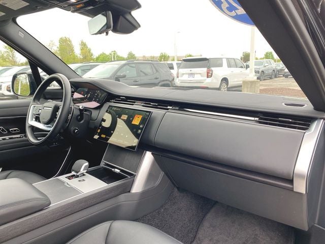 2025 Land Rover Range Rover SE