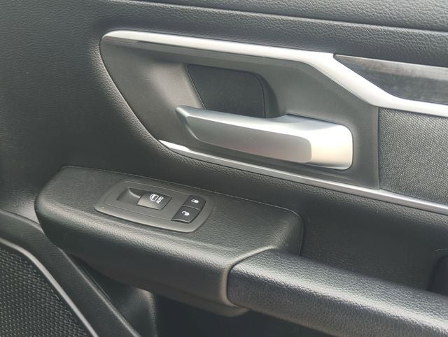 2020 RAM 1500 Big Horn Crew Cab 4x4 5'7' Box