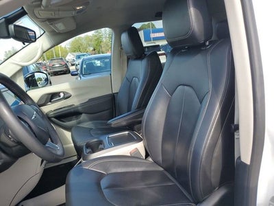 2024 Chrysler Pacifica Hybrid Select