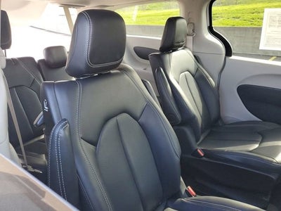 2024 Chrysler Pacifica Hybrid Select