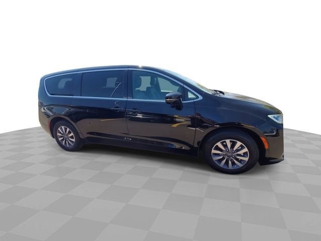 2025 Chrysler Pacifica Hybrid Select