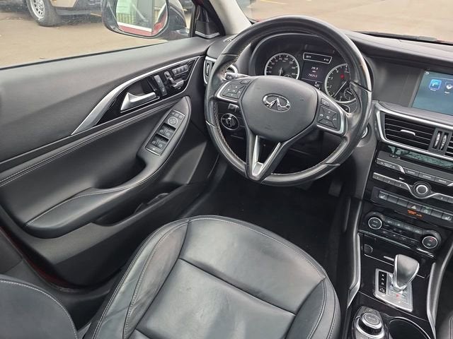 2017 INFINITI QX30 Premium