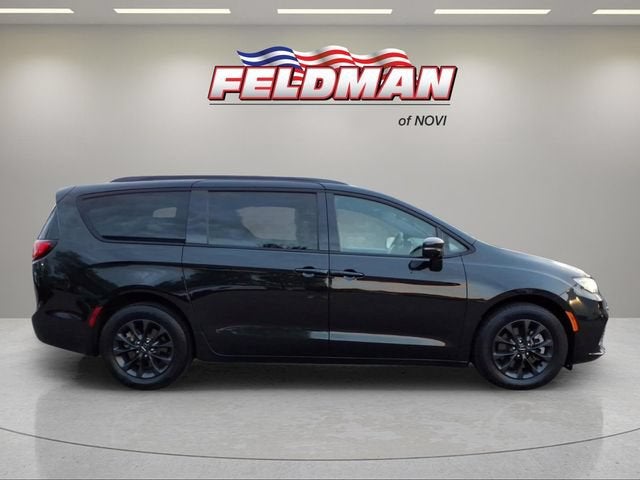 2022 Chrysler Pacifica Touring L AWD