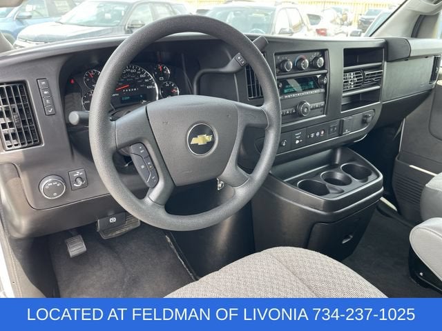 2025 Chevrolet Express Passenger 1LT