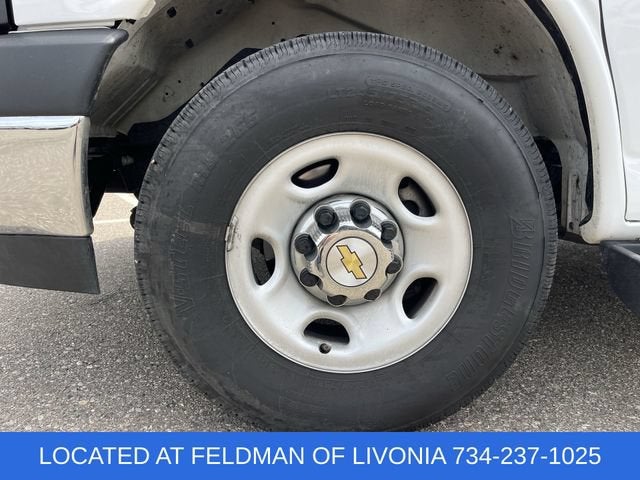 2025 Chevrolet Express Passenger 1LT