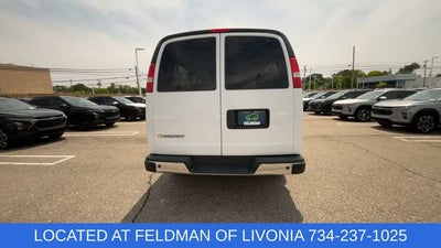 2025 Chevrolet Express Passenger 1LT