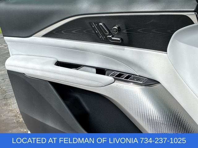 2024 Cadillac LYRIQ Luxury 2