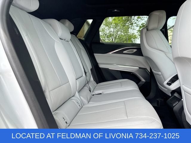 2024 Cadillac LYRIQ Luxury 2