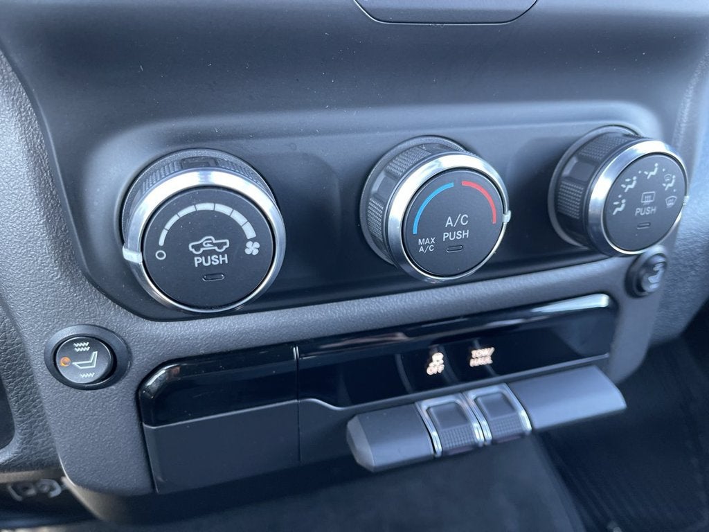 2021 RAM 1500 Big Horn Crew Cab 4x4 5'7" Box