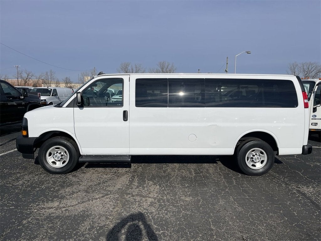 2023 Chevrolet Express Passenger 3500 1LS