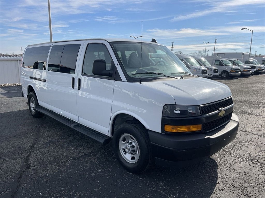 2023 Chevrolet Express Passenger 3500 1LS