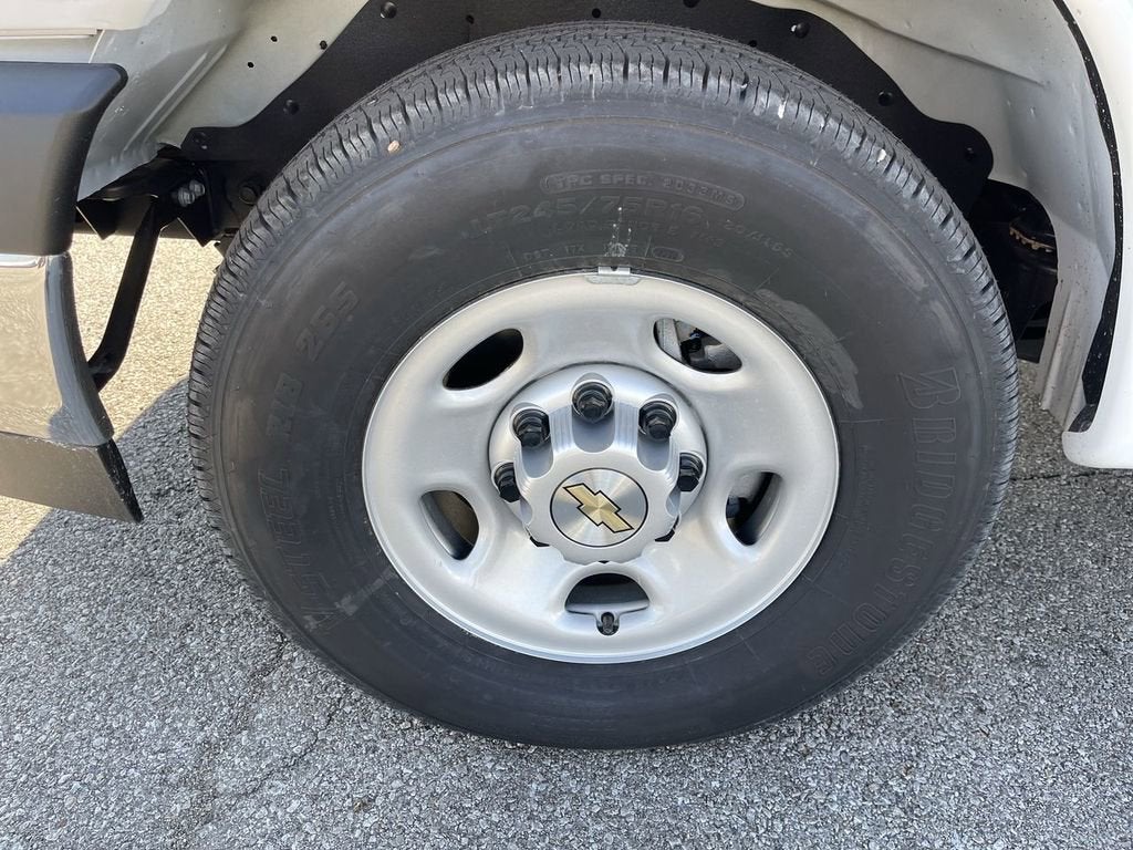 2025 Chevrolet Express Cutaway 3500 1WT