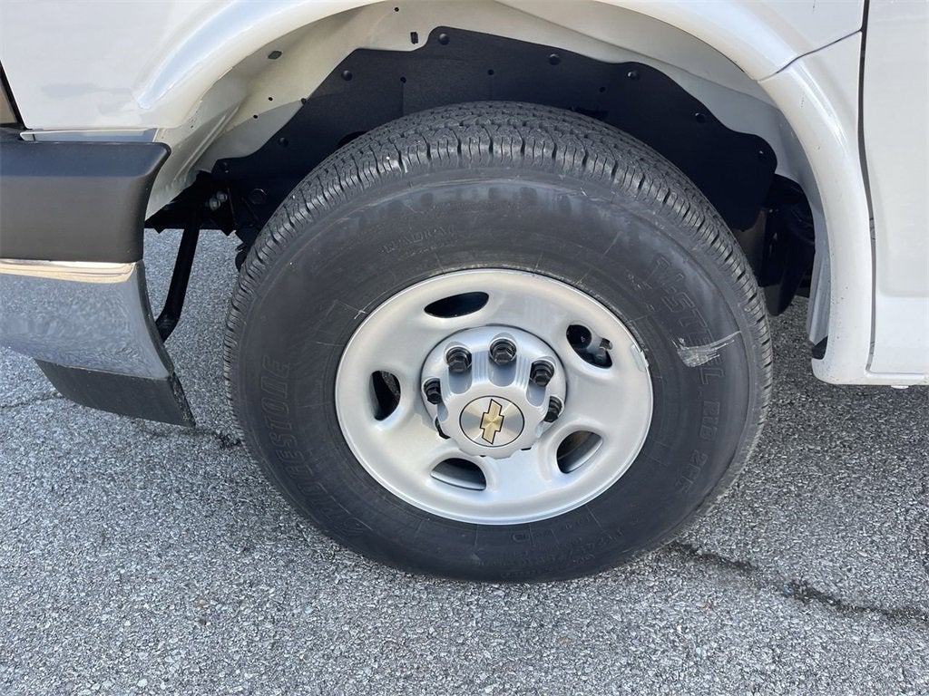 2025 Chevrolet Express Cutaway 3500 1WT