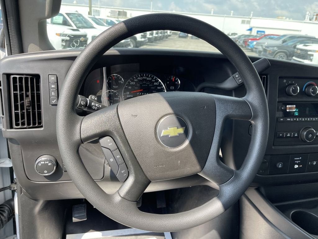 2025 Chevrolet Express Cutaway 3500 1WT