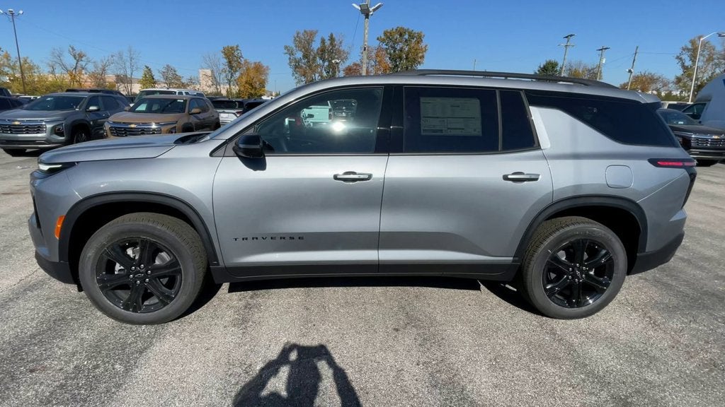 2027 Chevrolet Traverse LT - Photo 7