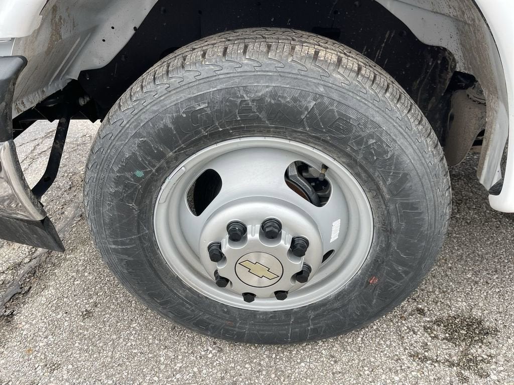 2025 Chevrolet Express Cutaway 3500 1WT