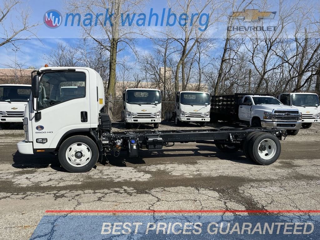 2024 Chevrolet Low Cab Forward's photo