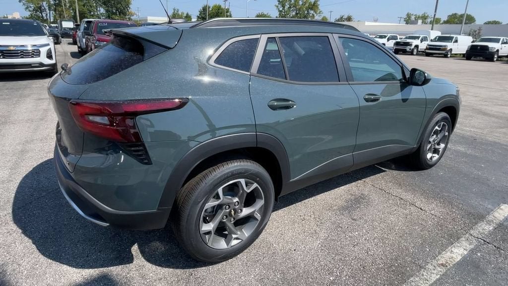2026 Chevrolet Trax LT photo 2
