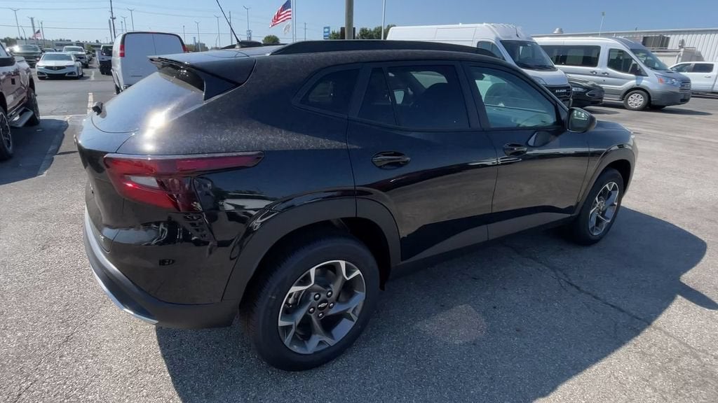 2026 Chevrolet Trax LT photo 2