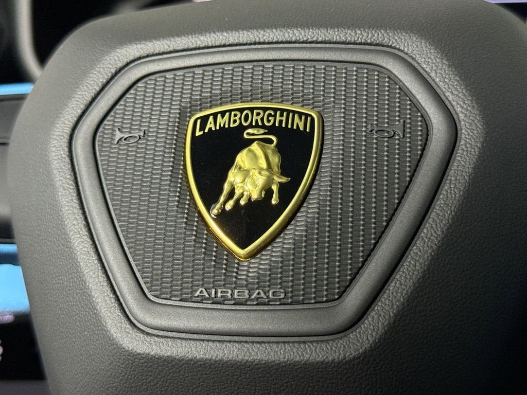 2025 Lamborghini Urus SE
