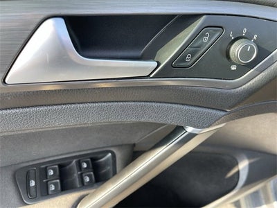 2019 Volkswagen Golf S