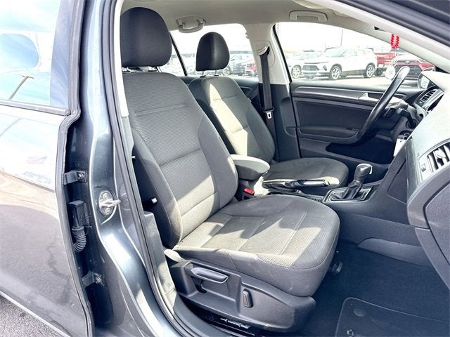 2019 Volkswagen Golf S