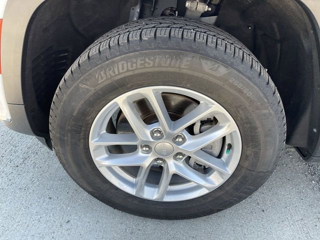 2023 Jeep Grand Cherokee L Laredo 4x4