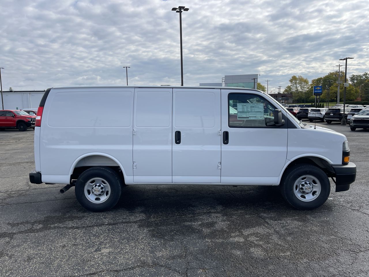 2025 Chevrolet Express Cargo WT